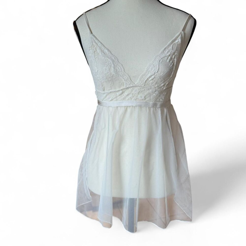 Victoria's Secret Women's sheer lace babydoll lingerie top, Size M Romantic